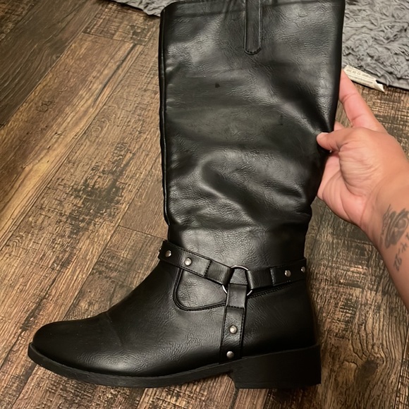 Black boots - Picture 4 of 4